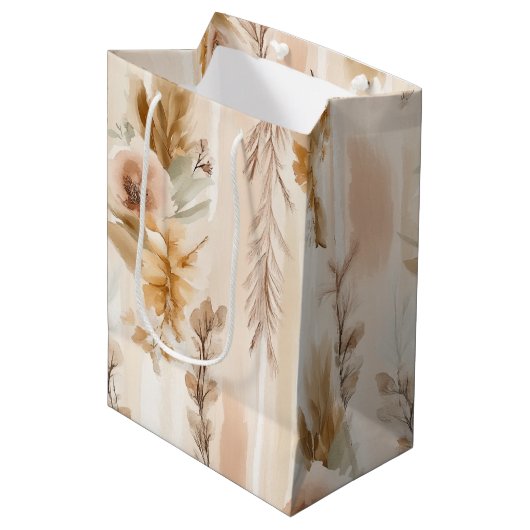 Rustikale Creme Boho Blumen Geburtstag Mittlere Geschenktüte (Vorderseite Schrägansicht)