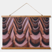 Rustikale Dachziegel mit einzigartiger Perspektive Wandteppich Mit Holzrahmen (Vorne)