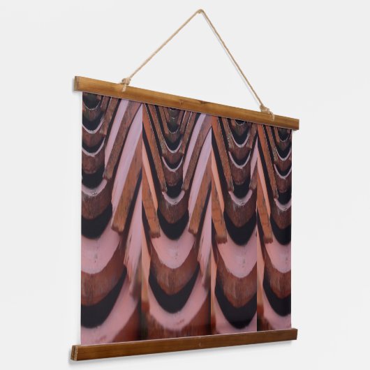 Rustikale Dachziegel mit einzigartiger Perspektive Wandteppich Mit Holzrahmen (Gewinkelt)