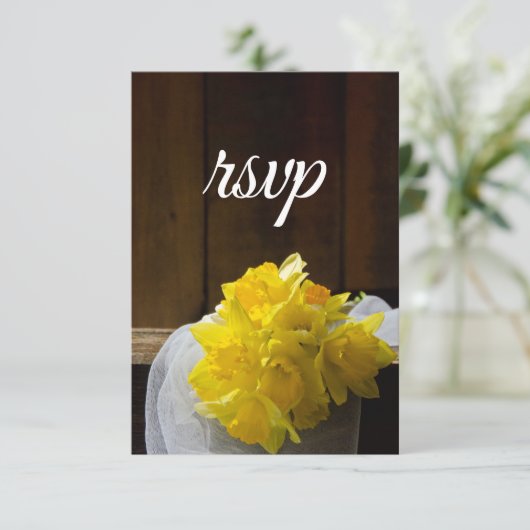 Rustikale Daffodien und UAWG für die Hochzeit von RSVP Karte (Stehend Vorderseite)