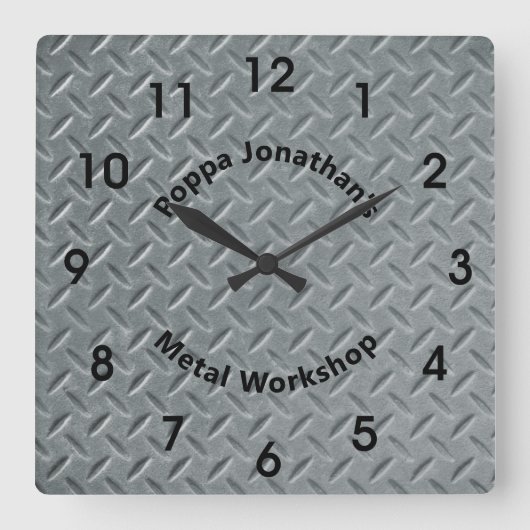 Rustikale Diamantplatten Imitate Metall Lug Muster Quadratische Wanduhr (Vorderseite)