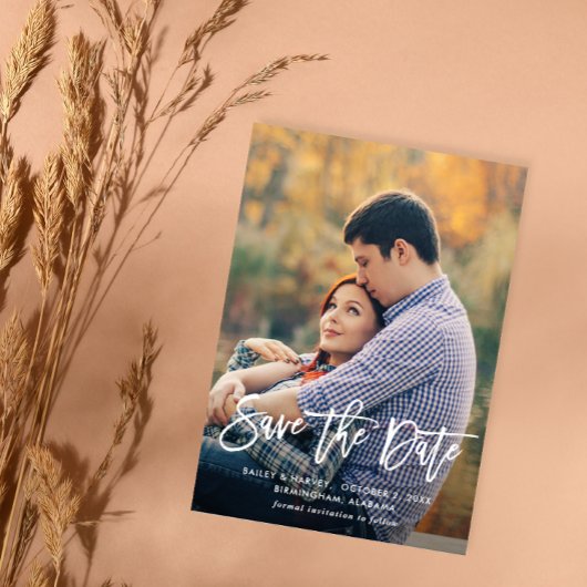 Rustikale Drehbuchromantikkarte Save the Date