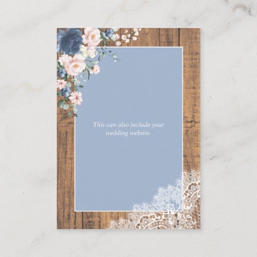 Rustikale Dusty Blue Blush Holz Spitzen Blumendeta Begleitkarte (Rückseite)