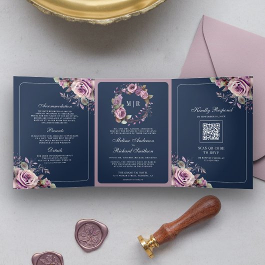 Rustikale Dusty Lila Floral Navy QR Code Hochzeit Dreifach Gefaltete Einladung