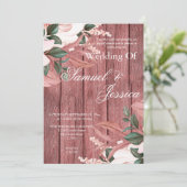 Rustikale Dusty Pink Wood Floral Wedding Einladung (Stehend Vorderseite)