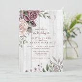 Rustikale Dusty Rose Floral Bouquet Wood Einladung (Stehend Vorderseite)