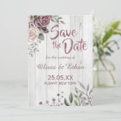 Rustikale Dusty-Rose mit Blumenmuster auf Holz Save The Date (Stehend Vorderseite)