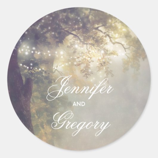 Rustikale Eichenbäume und Saitenlichter Hochzeit Runder Aufkleber (Vorderseite)