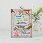 Rustikale Eichhörnchen Twins Baby Shower Einladung (Stehend Vorderseite)