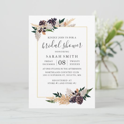 Rustikale Elegance Pine Cone und Fern Brautparty Einladung (Stehend Vorderseite)