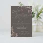 Rustikale Elegant Mocha Script-Wildblumen Hochzeit Begleitkarte (Stehend Vorderseite)