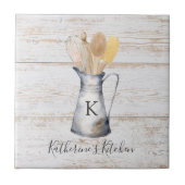 Rustikale Elegant Monogram Kitchen Utensils Fliese (Vorderseite)