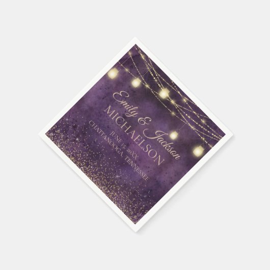 Rustikale Elegante Lila Goldstring Lights Hochzeit Serviette (Ecke)
