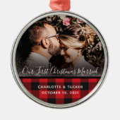 Rustikale Erste Weihnachten Verheiratet Kariert 2 Ornament Aus Metall (Vorne)