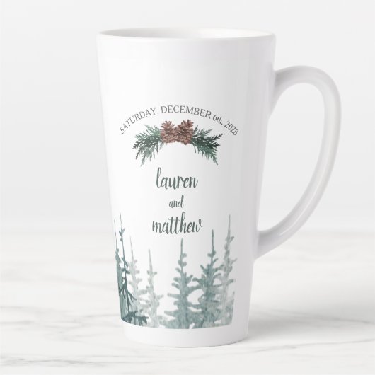 Rustikale Evergreen Winter Wedding Latte Tasse (Rechts)
