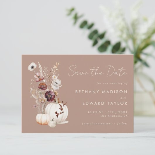 Rustikale Fall Taupe Blumenkürbis Hochzeit Save The Date (Stehend Vorderseite)
