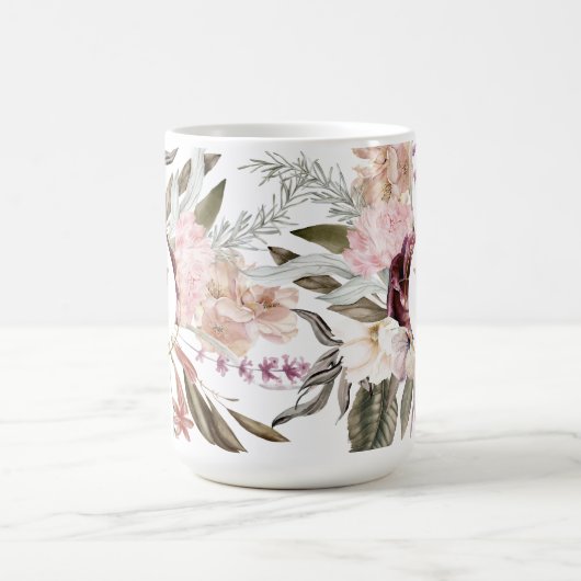 Rustikale Feminine Floral Bouquet mit Monogramm Kaffeetasse (Mittel)