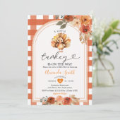 Rustikale Flora Kleine Türkei Gingham Baby Dusche Einladung (Stehend Vorderseite)