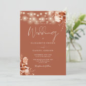 Rustikale Floral String Lights QR Code-Hochzeit im Einladung (Stehend Vorderseite)