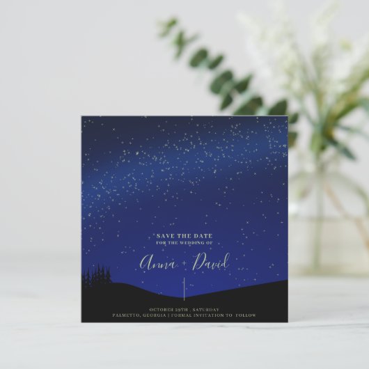 Rustikale Forest Starry Night Wedding Save the Dat Einladung (Stehend Vorderseite)