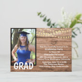 Rustikale Foto-Graduierungsparty für Holz und Stri Einladung (Stehend Vorderseite)