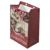 Rustikale frohe Weihnachtsmittelverpackung Mittlere Geschenktüte (Vorderseite Schrägansicht)