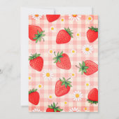 Rustikale Gingham-Erdbeer-Süße-Baby-Party Einladung (Rückseite)