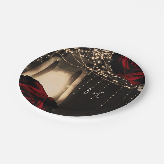 Rustikale glänzende Laternenleuchten Dunkle Rote R Pappteller (Schrägansicht)