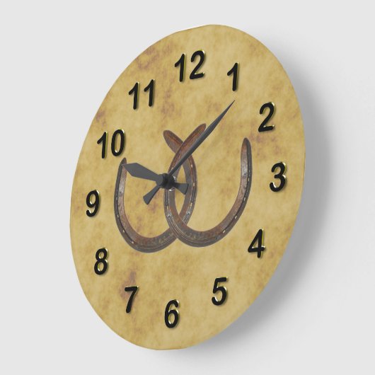 Rustikale glückliche Horseshoes erschüttert Hinter Große Wanduhr (Winkel)