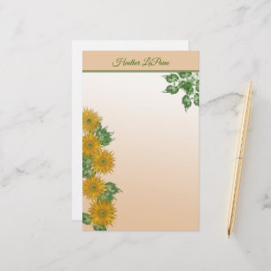 Rustikale goldene Blume, Grünpflanzen und grüne Gr Briefpapier
