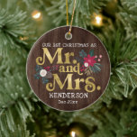 Rustikale Goldtypografie 1. Weihnachtsmr und mrs c Keramik Ornament<br><div class="desc">Rustikale Goldtypografie 1. Weihnachtsmr. und mrs Keramik Ornament</div>