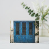 Rustikale griechische Blaue Tür Postkarte (Stehend Vorderseite)