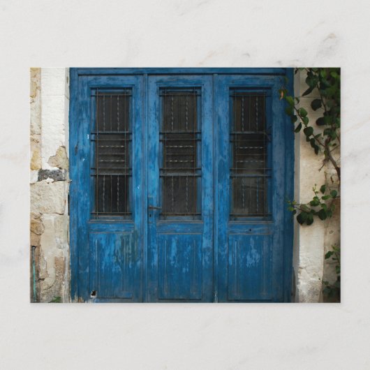 Rustikale griechische Blaue Tür Postkarte (Vorderseite)