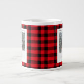 Rustikale grün-rote karierte Monogramm-2-Foto-Weih Jumbo-Tasse (Vorderseite)