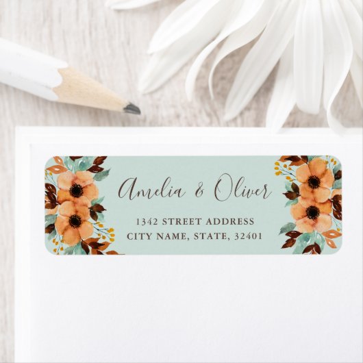 Rustikale grüne blumenreiche Hochzeitsstimmung in (Insitu)