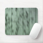 Rustikale grüne hölzerne Wand mit Dappled Mousepad (Mit Mouse)