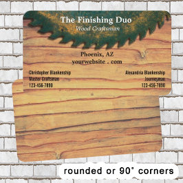 Rustikale, grüne Kreissäge mit zwei Holzbezeichnun Visitenkarte