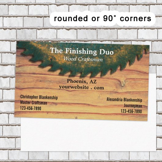 Rustikale, grüne Kreissäge mit zwei Holzbezeichnun Visitenkarte