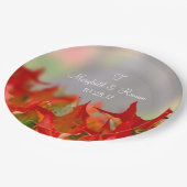 Rustikale Herbstblätter Name Monogram Fall Pappteller (Schrägansicht)