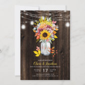 Rustikale Herbstblütenmason Jar Barn Wood Wedding Einladung (Vorderseite)