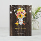 Rustikale Herbstblütenmason Jar Barn Wood Wedding Einladung (Stehend Vorderseite)