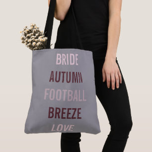 Rustikale Herbstbraut, die sich bei einer Tailgate Tasche