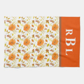 Rustikale Herbsternte Orangefarbene Blumenmonogram Geschirrtuch (Horizontal)