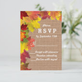 Rustikale Herbstlaub Burlap Wedding RSVP Karte (Stehend Vorderseite)