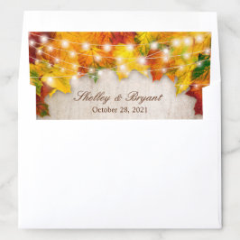 Rustikale Herbstlichter beleuchten die Hochzeit im