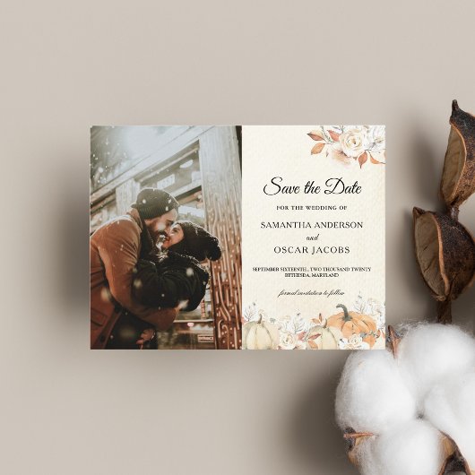 Rustikale Herbstpumpen und Blume Ankündigungspostkarte