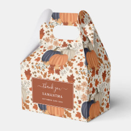 Rustikale Herbstpumpen Wildblumen Blätter Geschenkschachtel