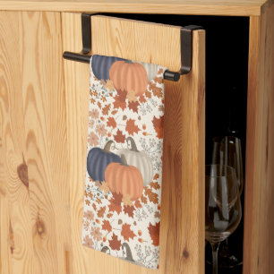 Rustikale Herbstpumpen Wildblumen Blätter Geschirrtuch