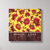Rustikale Herbstsonnenblumen auf Zaunhochzeit Leinwanddruck (Vorderseite)