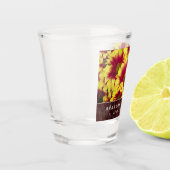 Rustikale Herbstsonnenblumen auf Zaunhochzeit Schnapsglas (Links)